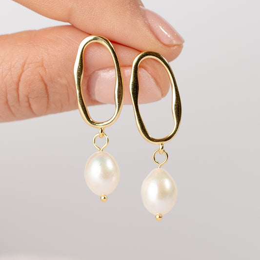 Aros colgante perla bañado en oro