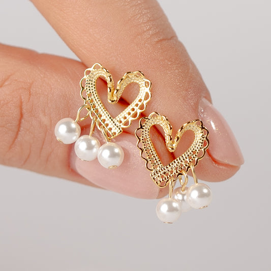 Aros pegados corazón y perlas bañado en oro