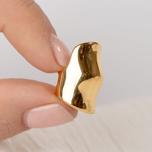Aro ear cuff liso bañado en oro
