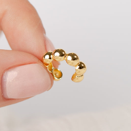 Aro ear cuff esferas bañado en oro