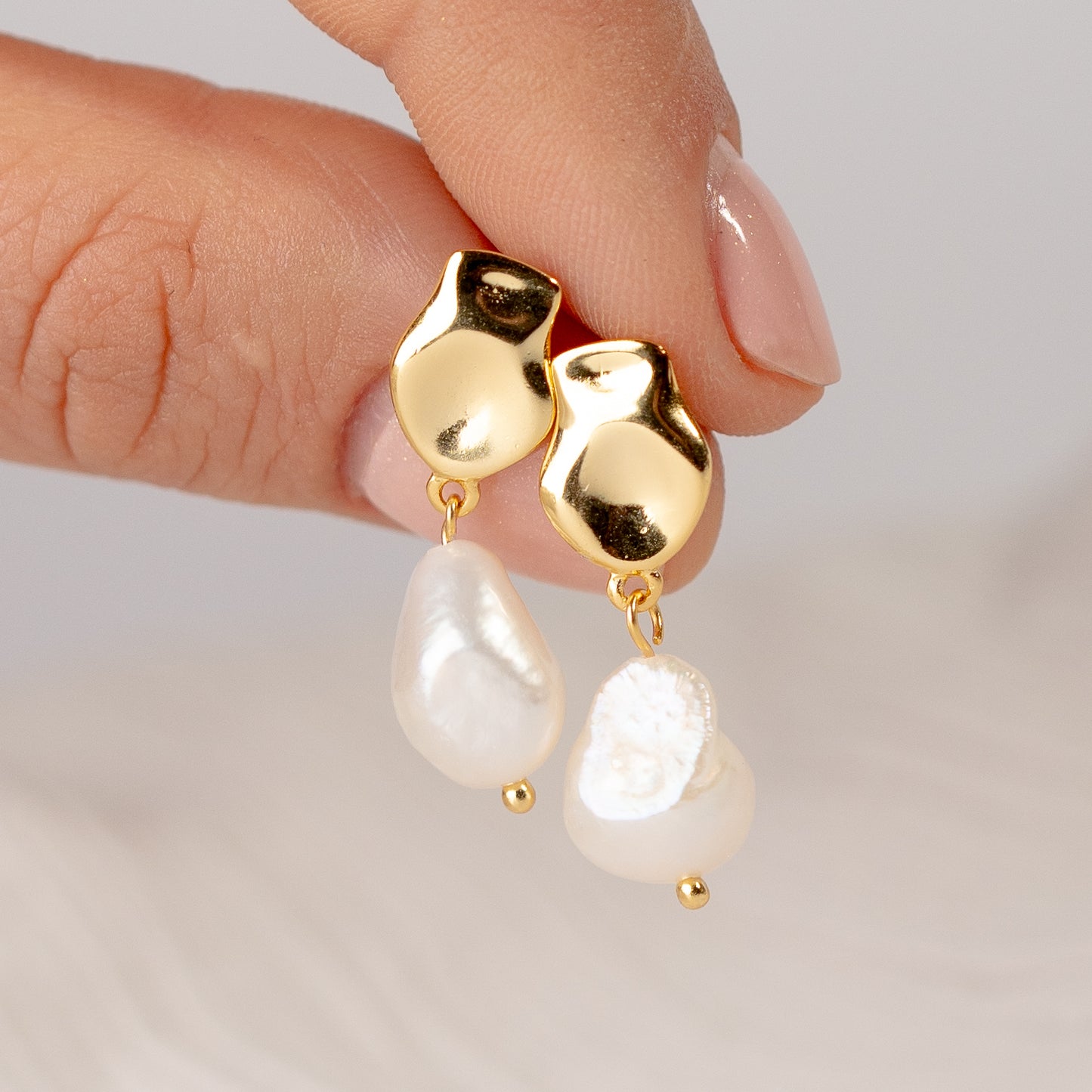 Aros colgantes perlas bañado en oro