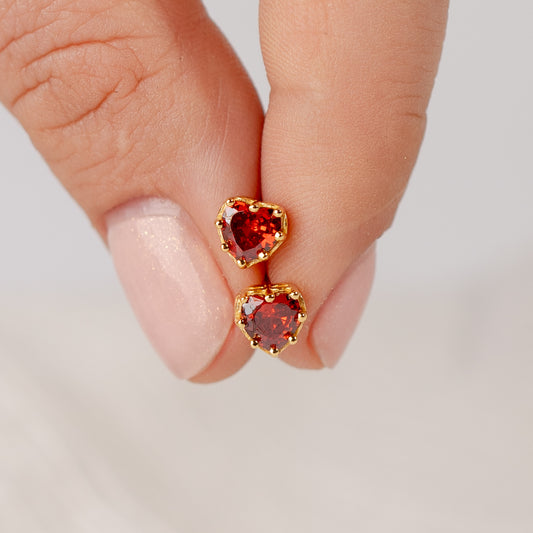 Aros pegados corazón rojo bañado en oro