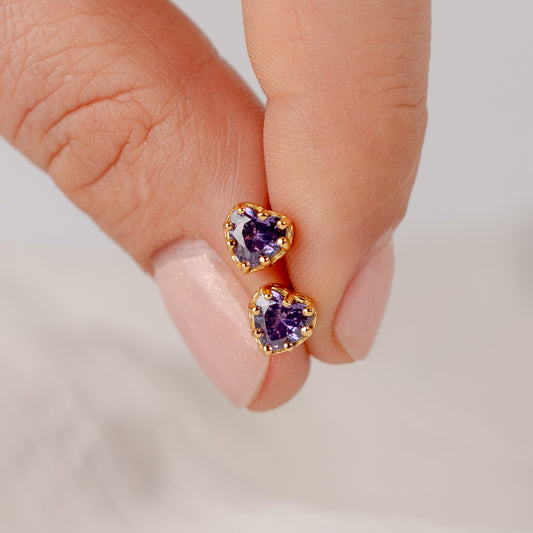 Aros pegados corazón morado bañado en oro