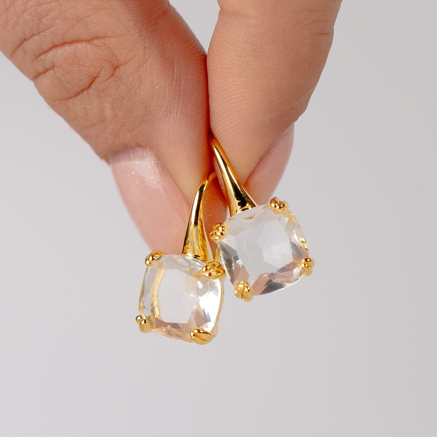 Aros colgantes circón bañado en oro