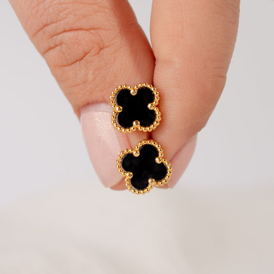 Aros pegados trébol negro bañado en oro