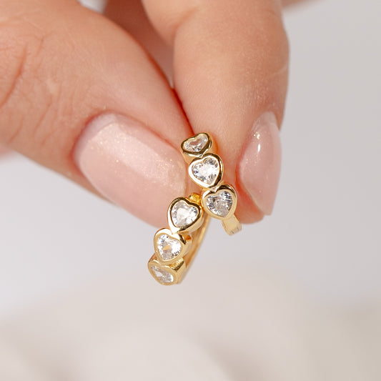 Aros argolla huggie corazones bañado en oro