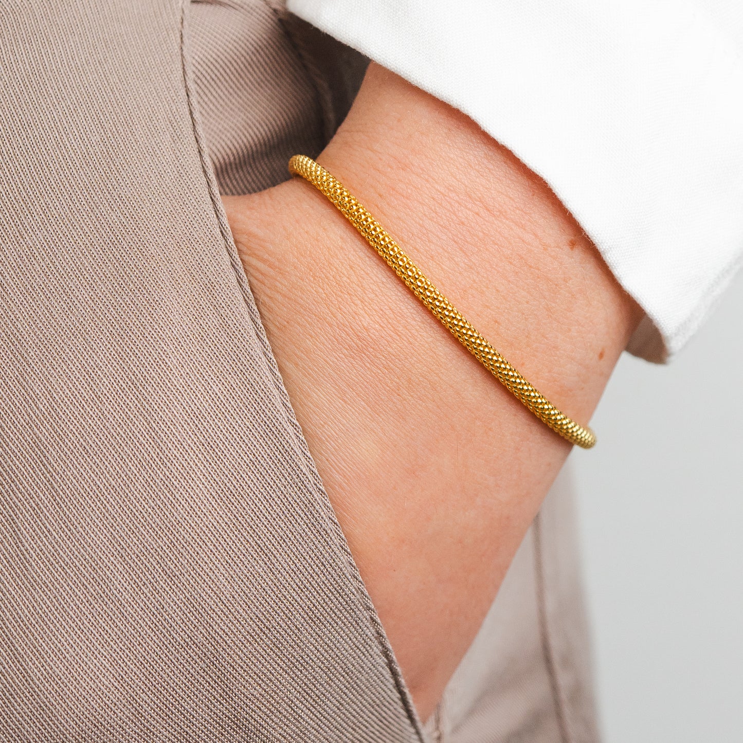 Pulsera tejida bañada en oro