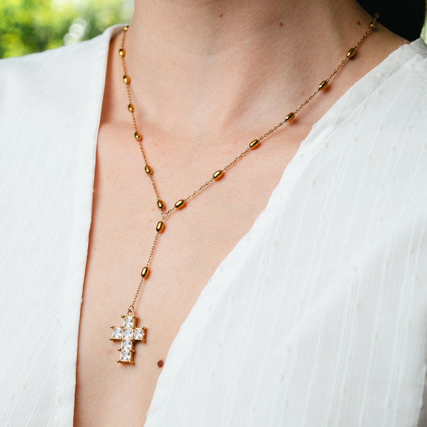 Collar Lariat cruz brillante