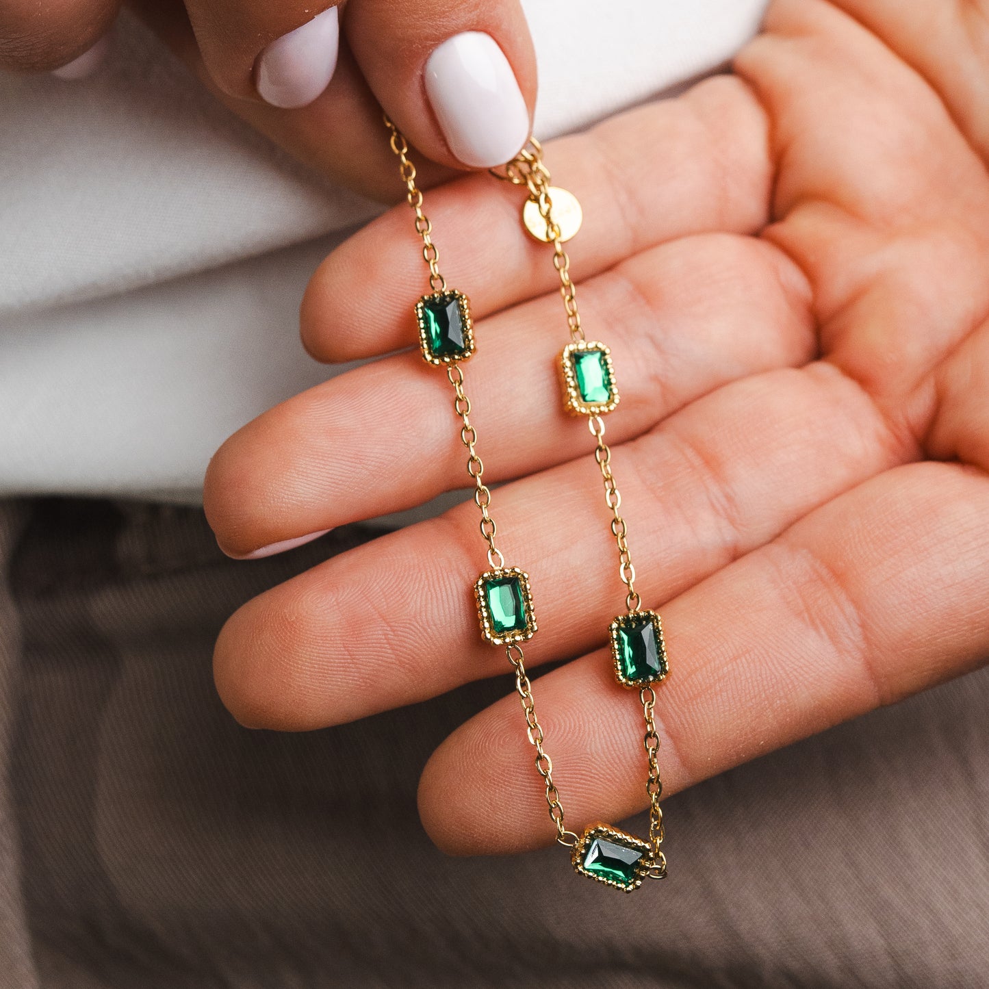 Pulseras circones verdes bañado en oro
