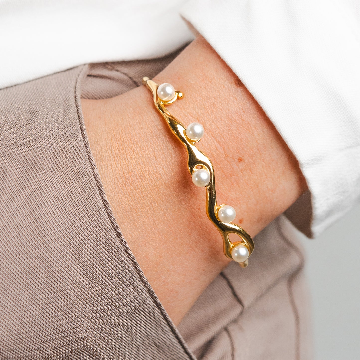 Pulsera esclava perlas bañado en oro