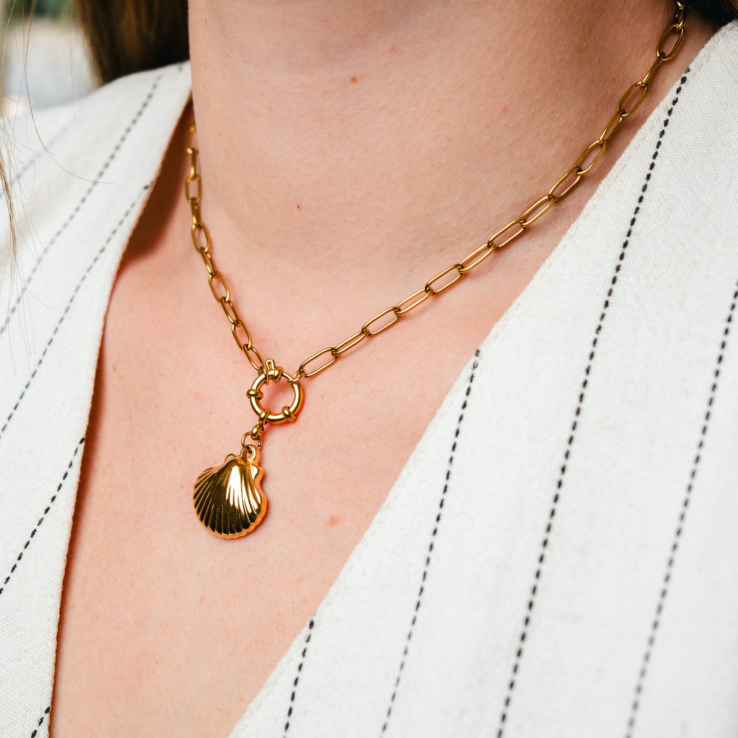 Collar de timón conchita bañado en oro