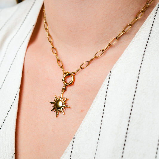 Collar de timón sol bañado en oro