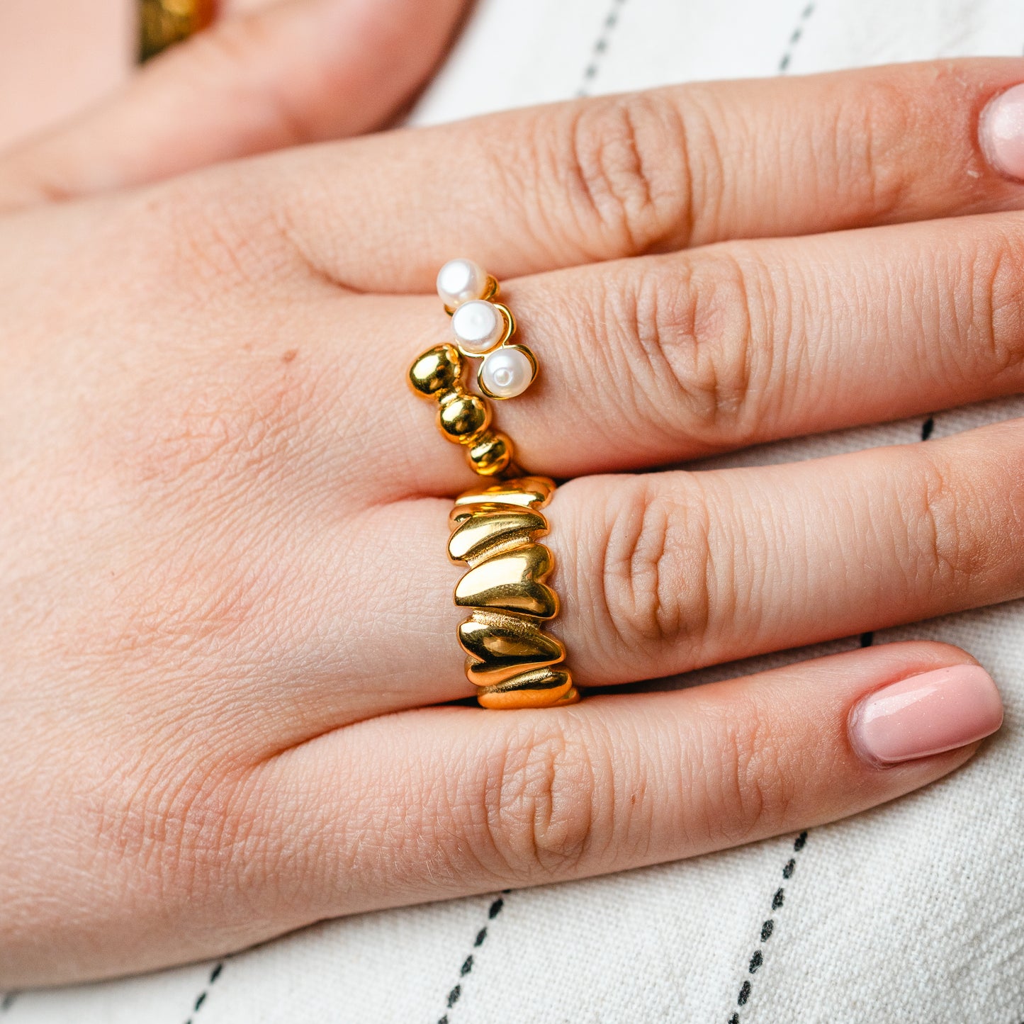 Anillo ajustable perlas bañado en oro