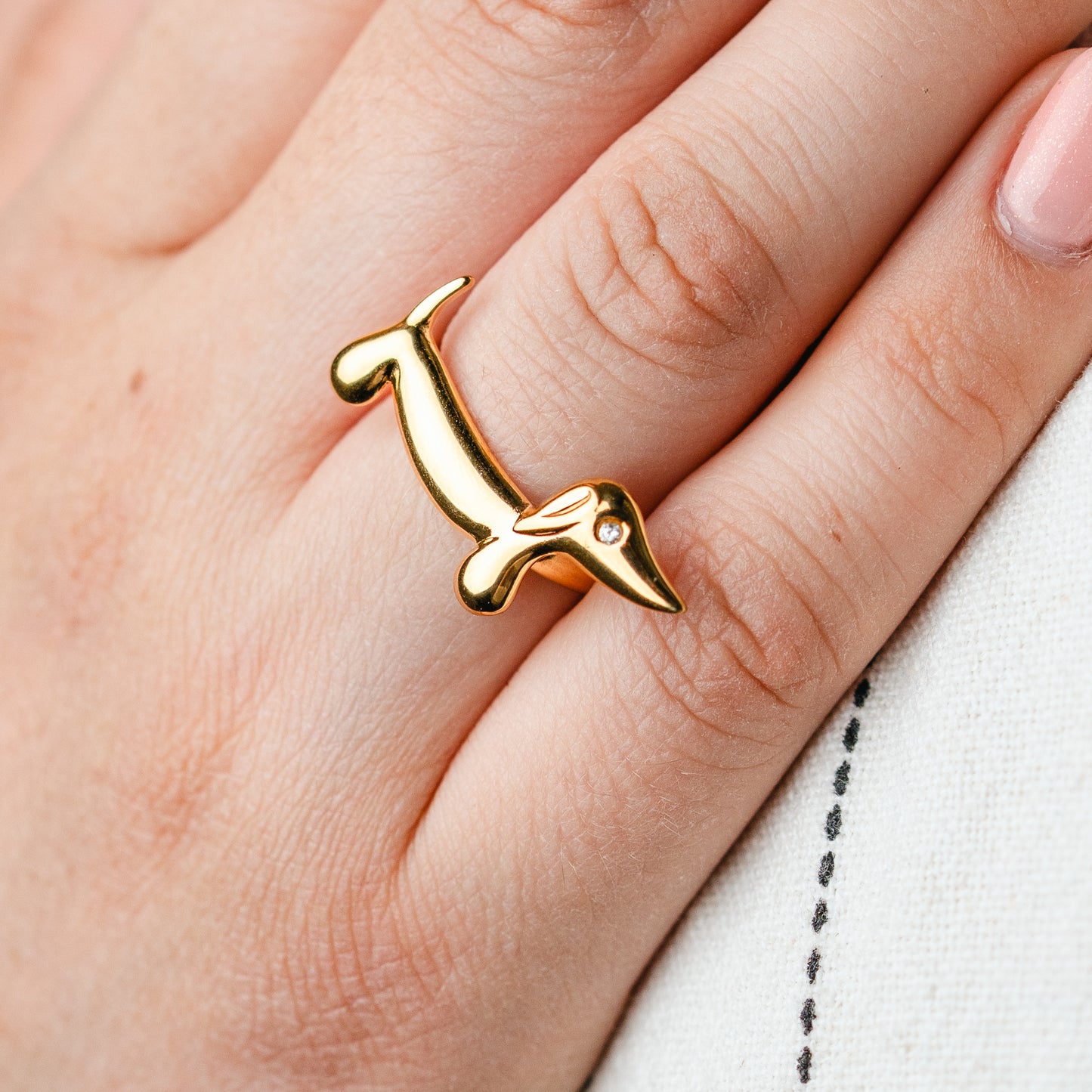 Anillo Dachshund bañado en oro