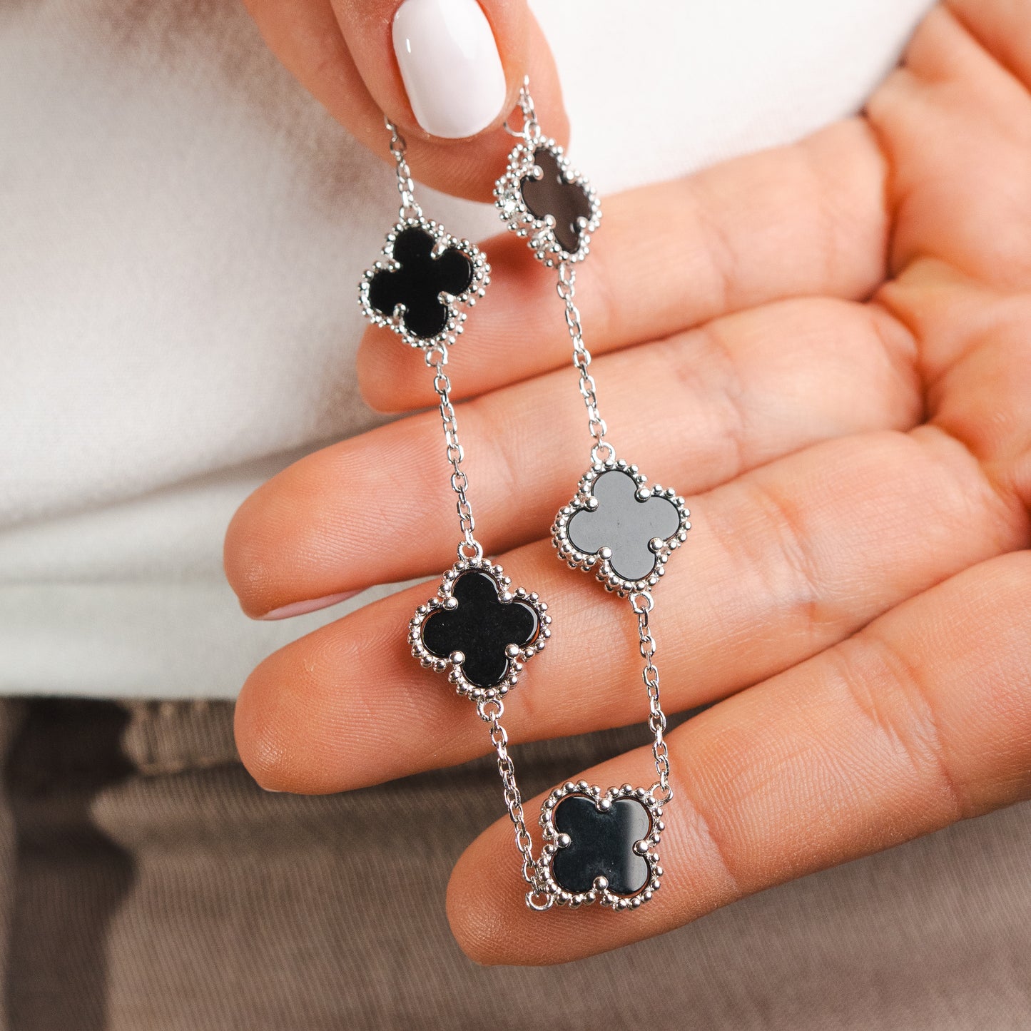 Pulsera trébol negro