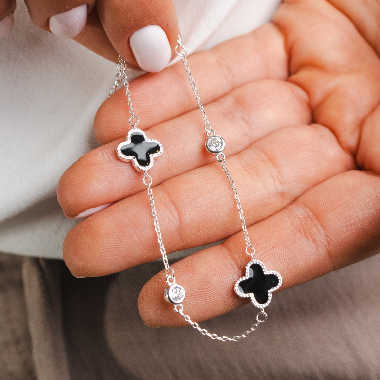 Pulsera trébol negro circones
