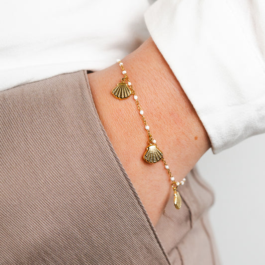 Pulseras conchitas y mostacillas bañado en oro