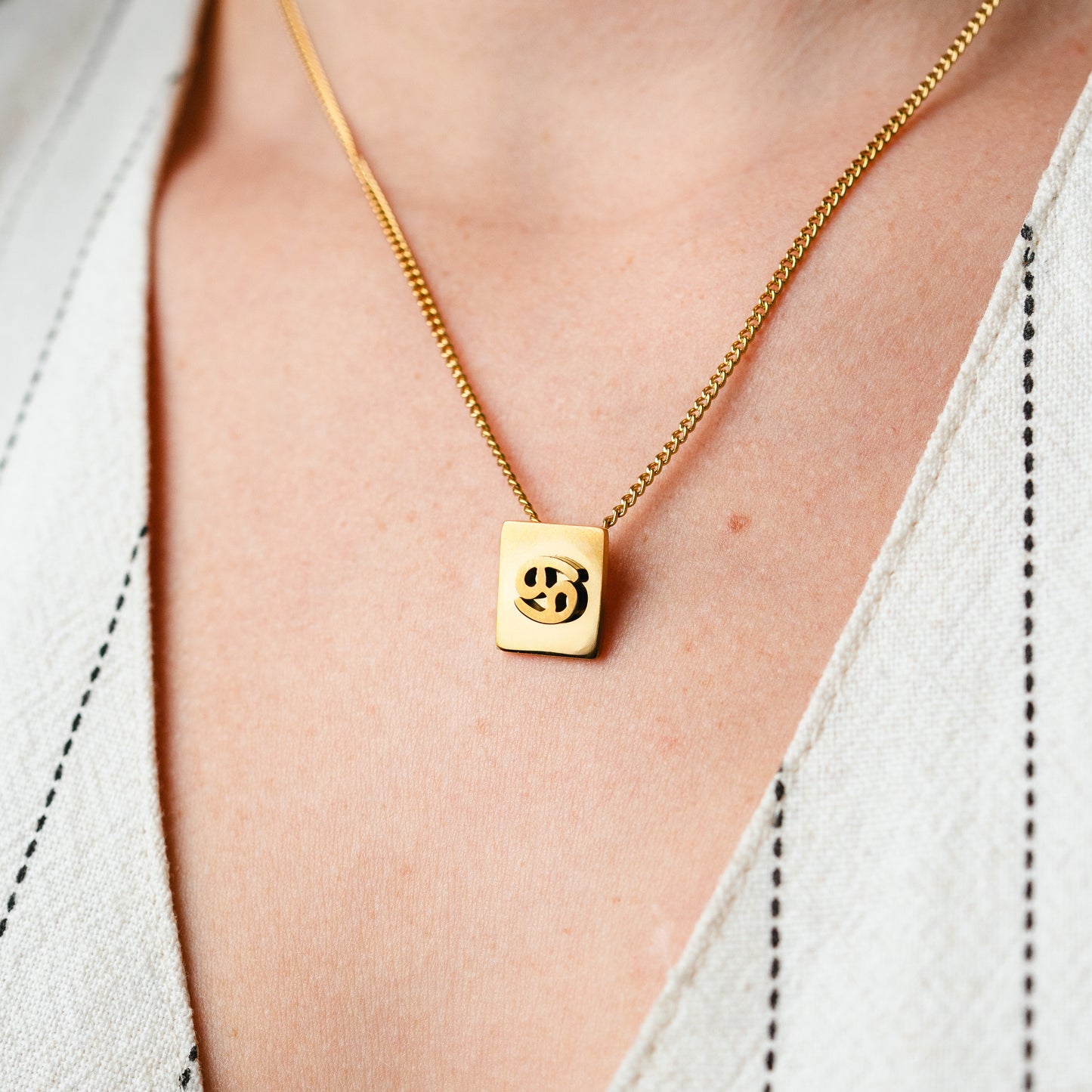 Collar zodiac Cancer bañado en oro
