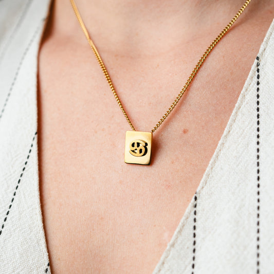 Collar zodiac Cancer bañado en oro