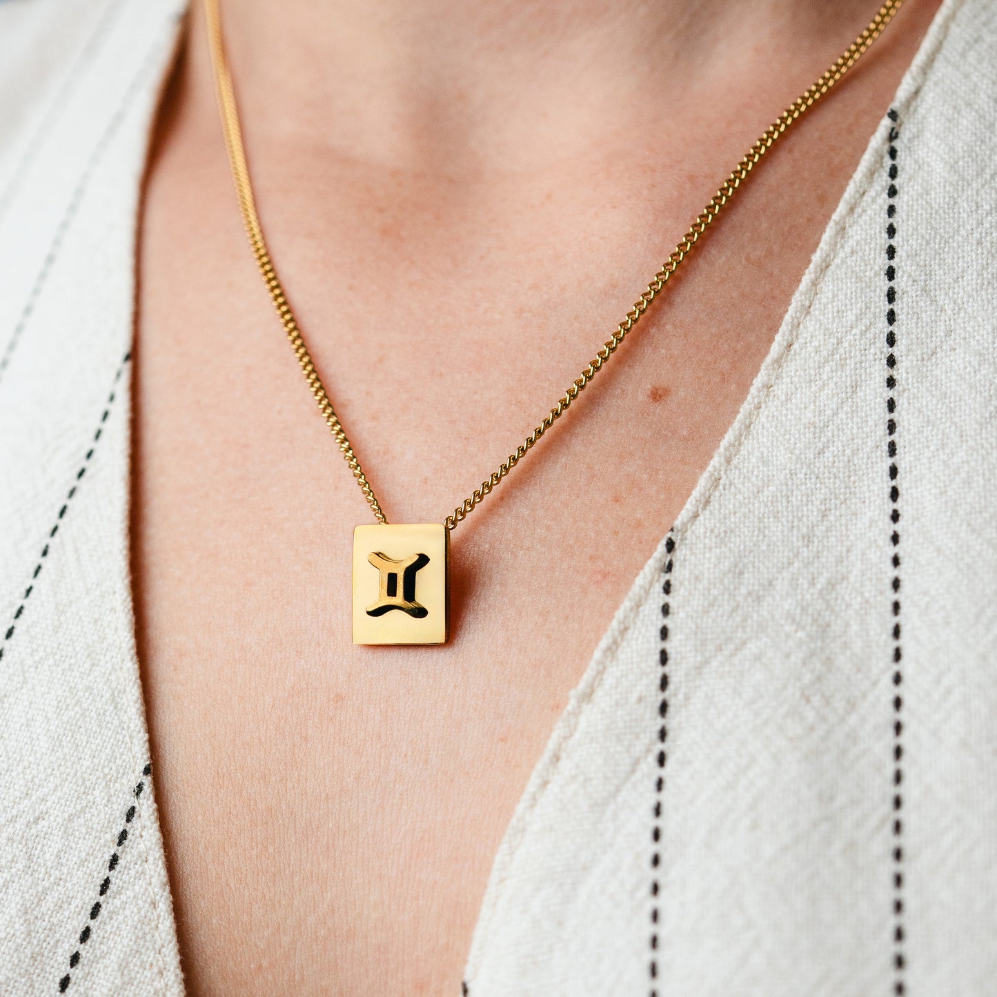 Collar zodiac Géminis bañado en oro