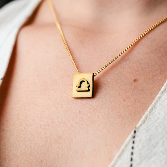 Collar zodiac Libra bañado en oro