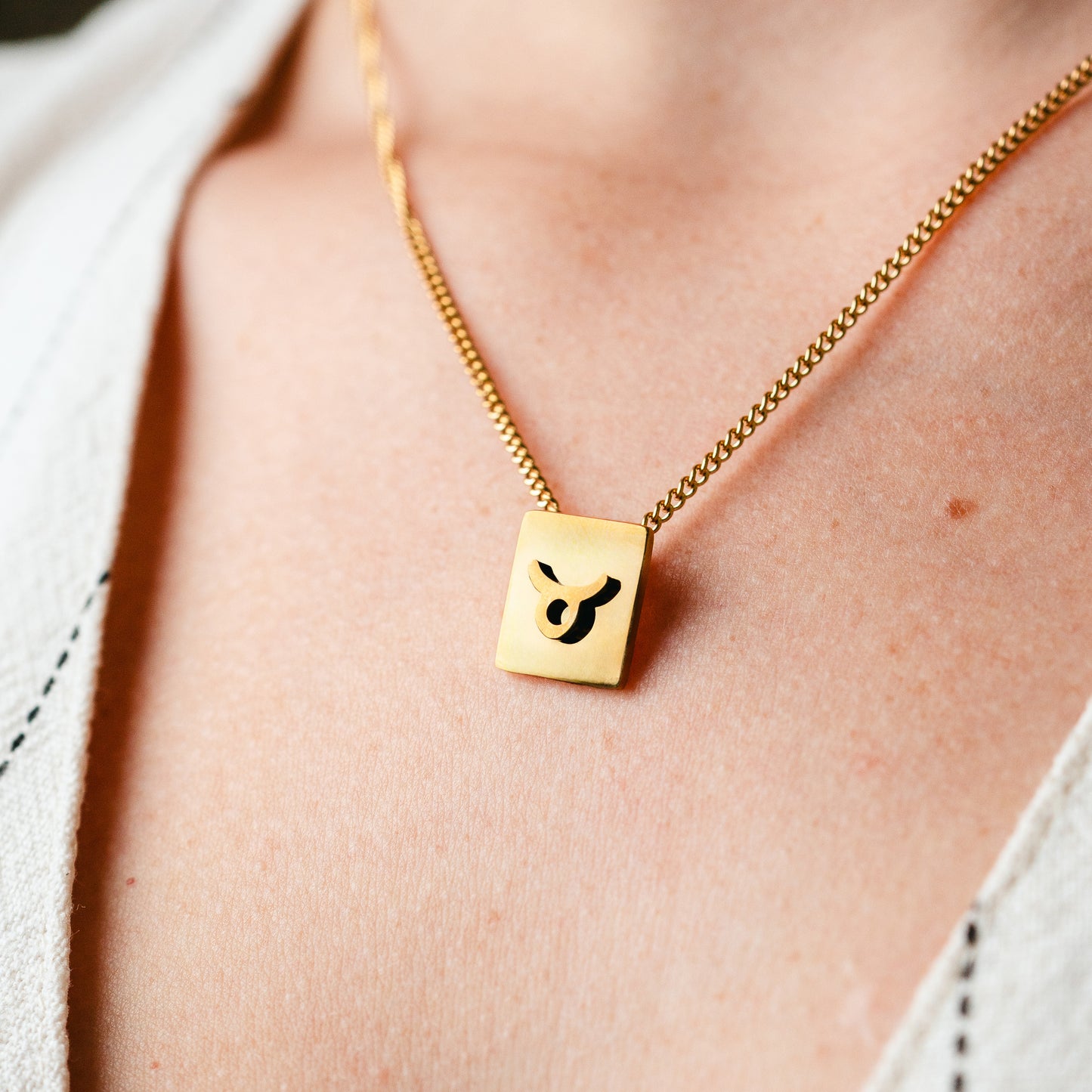 Collar zodiac Tauro bañado en oro
