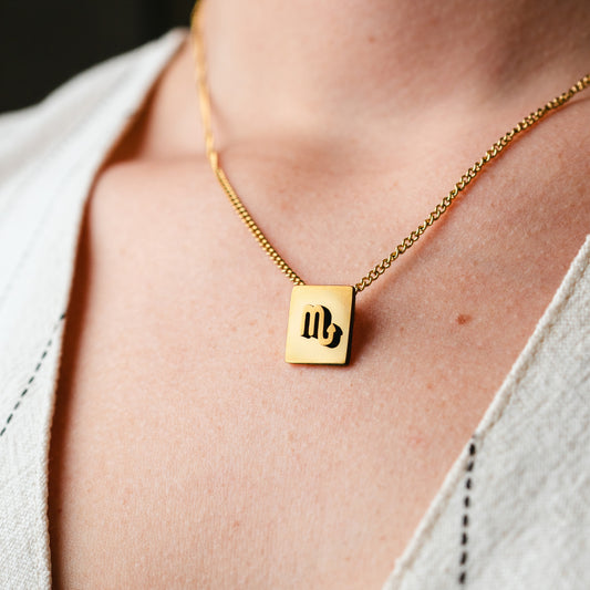 Collar zodiac Escorpión bañado en oro