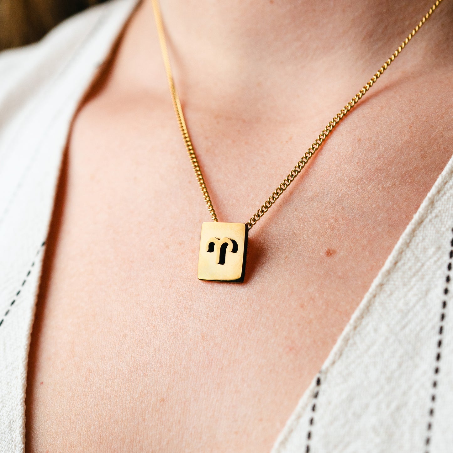 Collar zodiac Aries bañado en oro