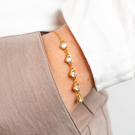 Pulsera corazones y circones bañado en oro