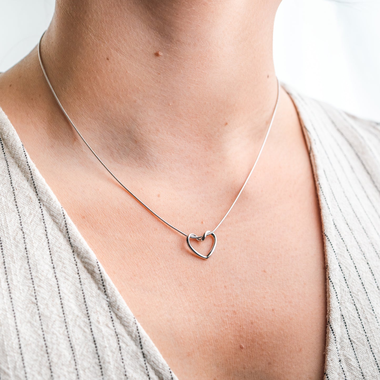 Collar corazón abierto