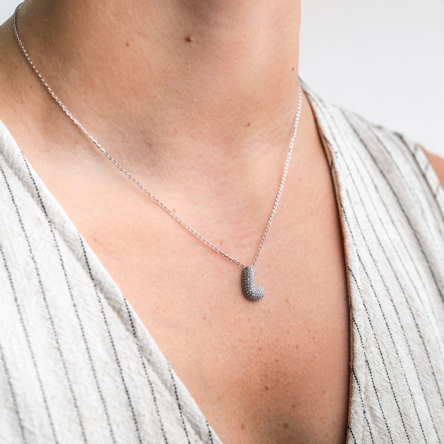 Collar letra L
