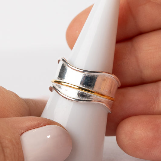 Anillo ajustable diseño linea dorada