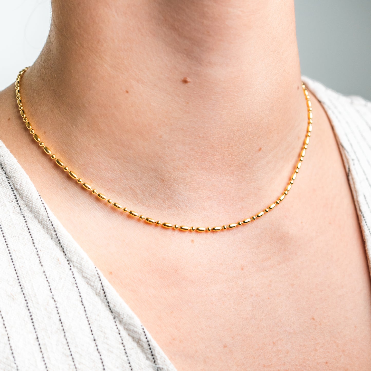 Cadena chocker de mostacillas bañado en oro