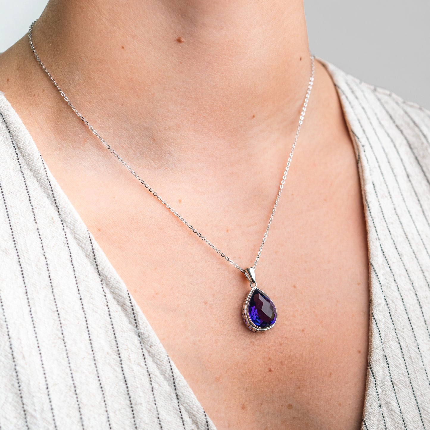 Collar gota circón morado