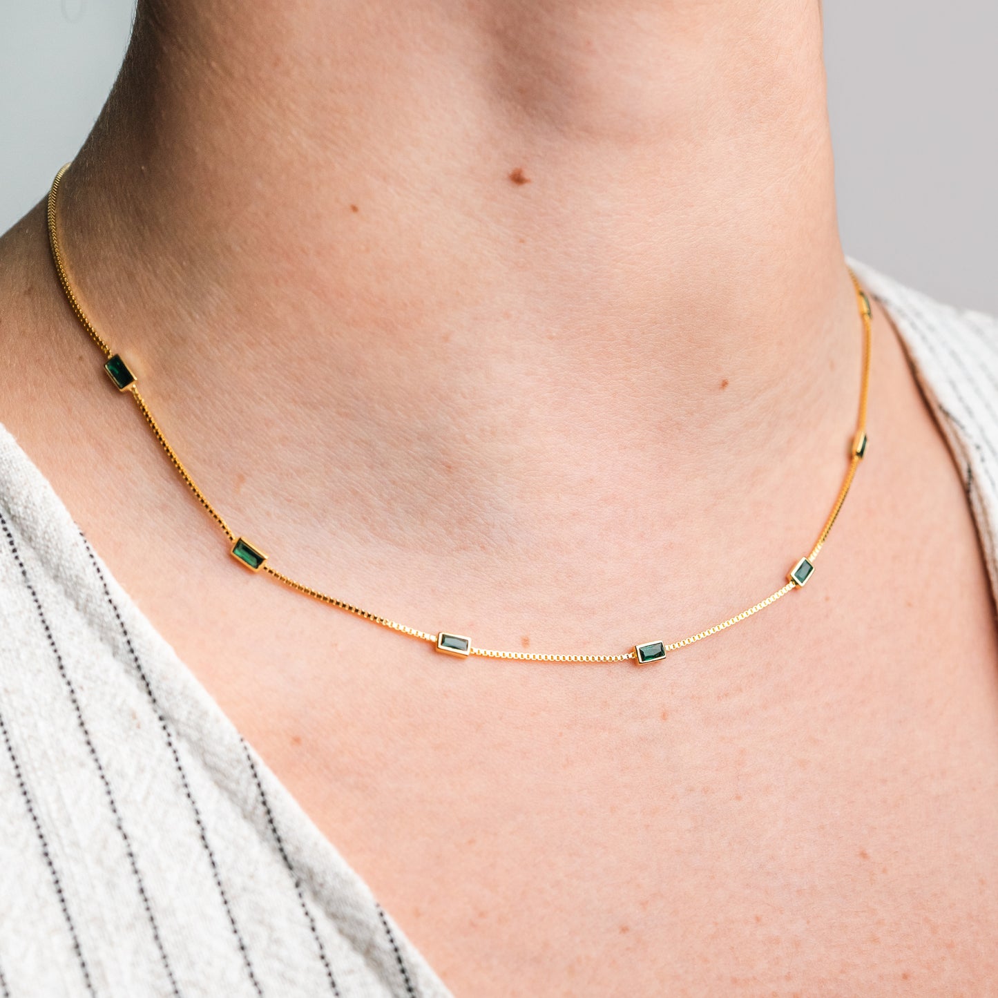 Collar circones verdes bañado en oro