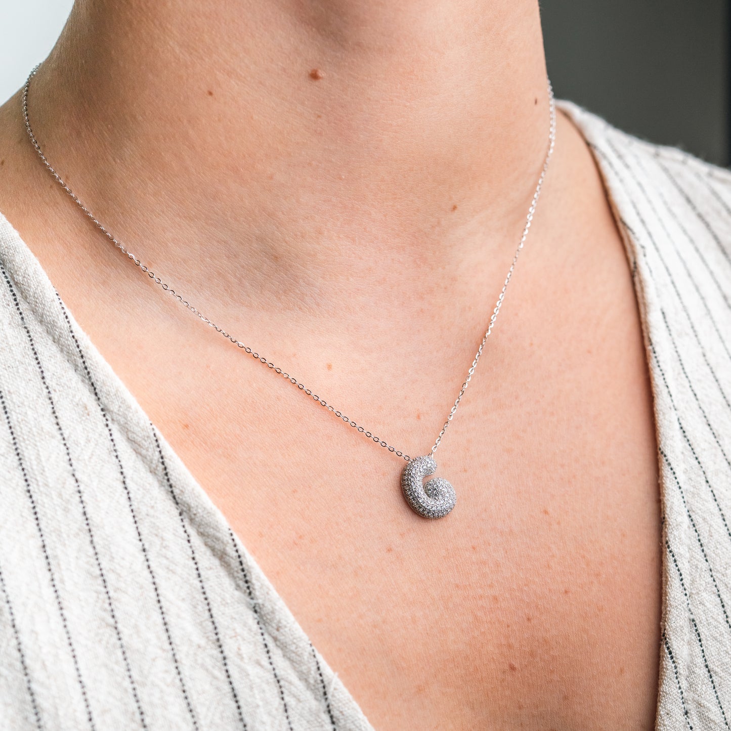 Collar letra G