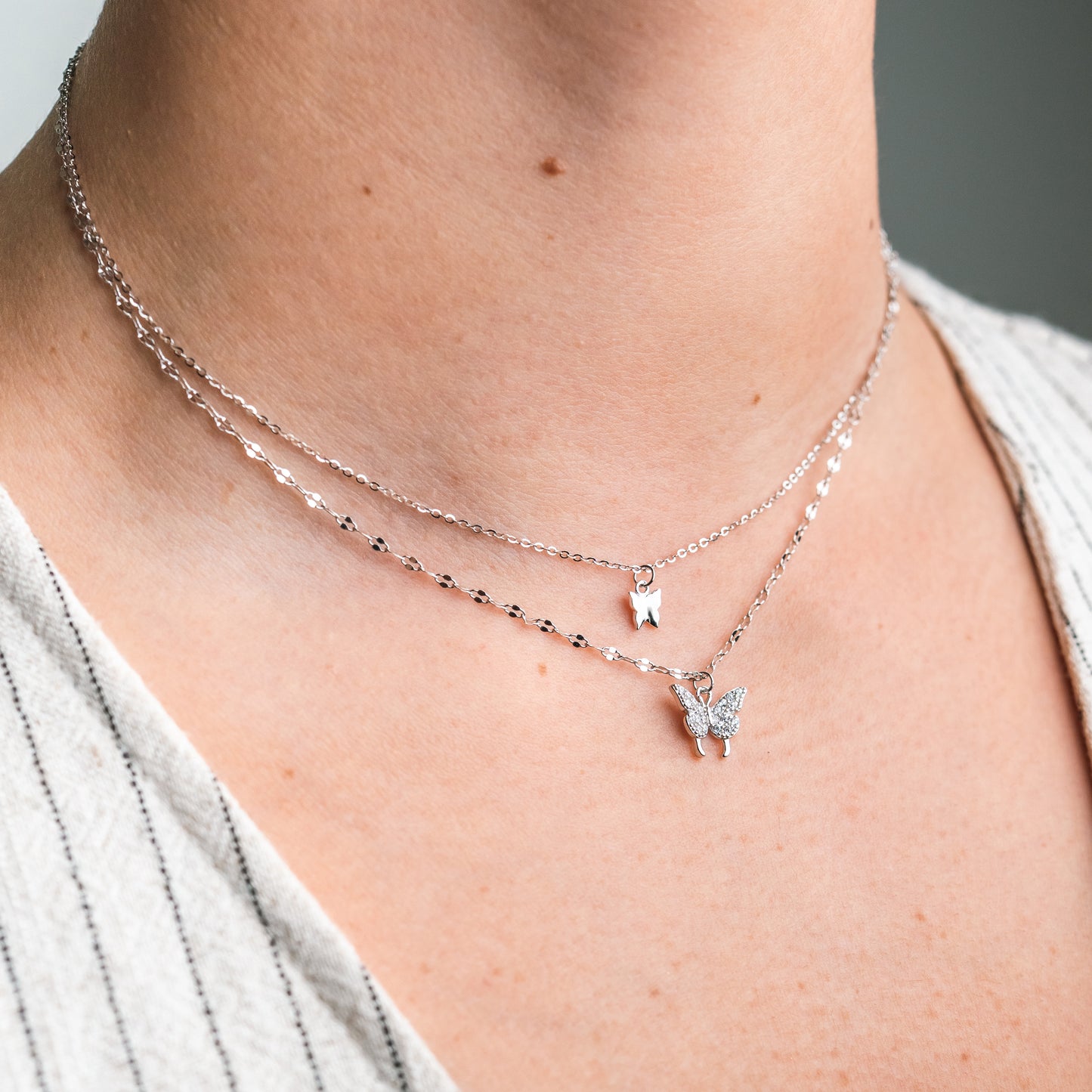 Collar doble mariposas