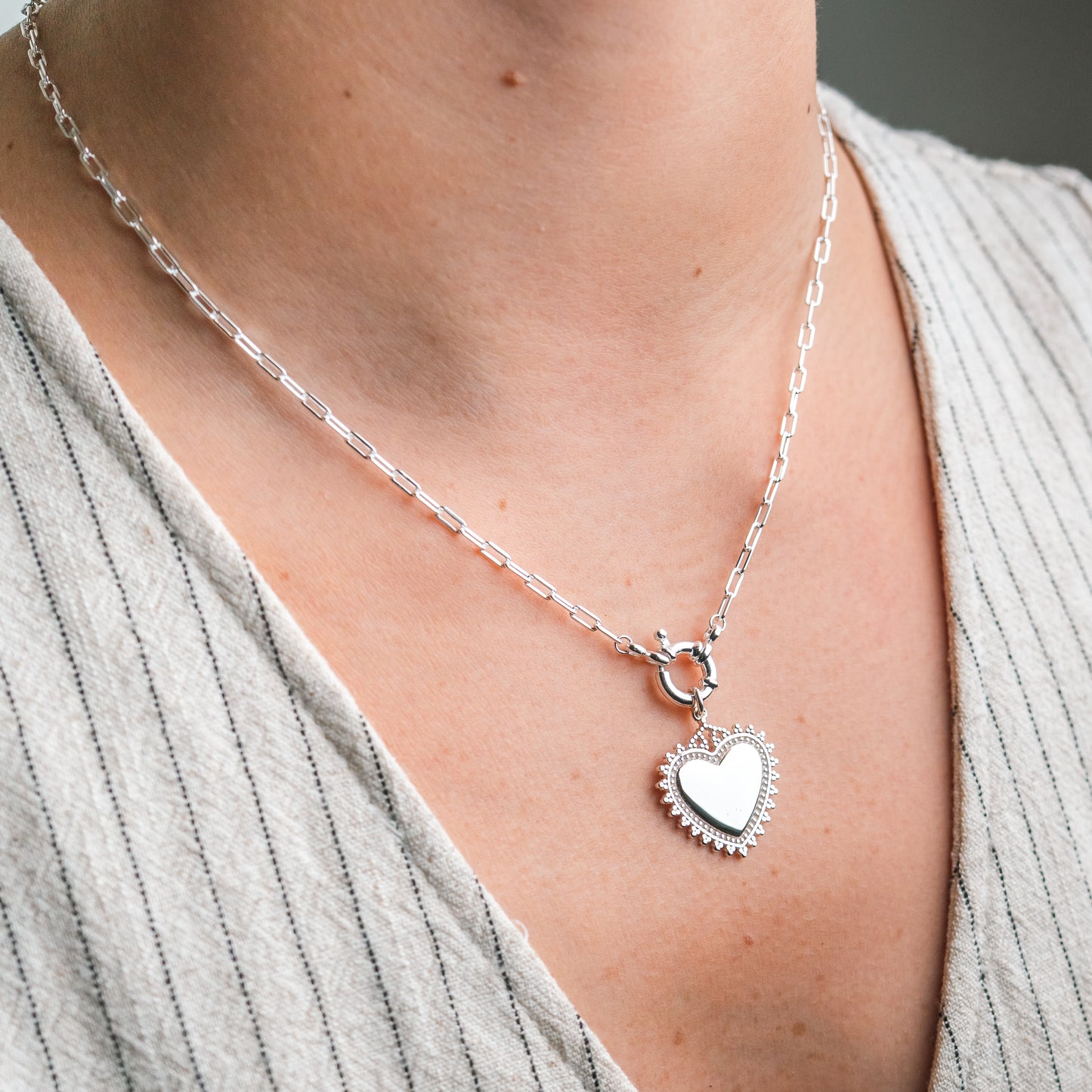 Collar de corazón timón