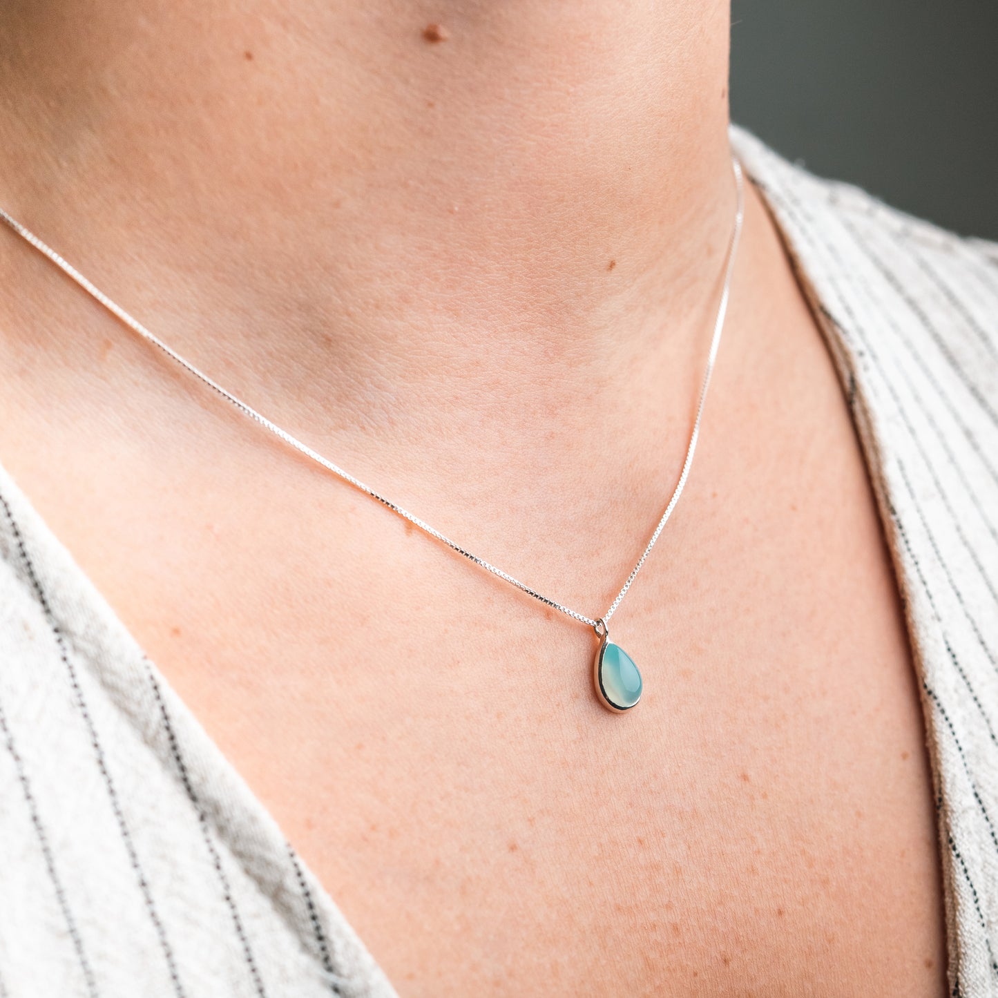 Collar punto gota calcedonia