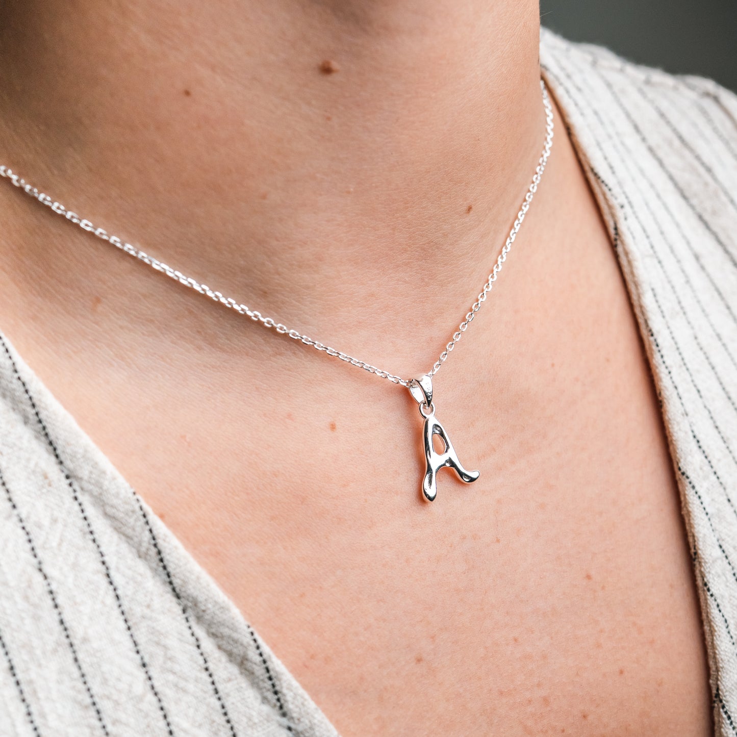 Collar letra A