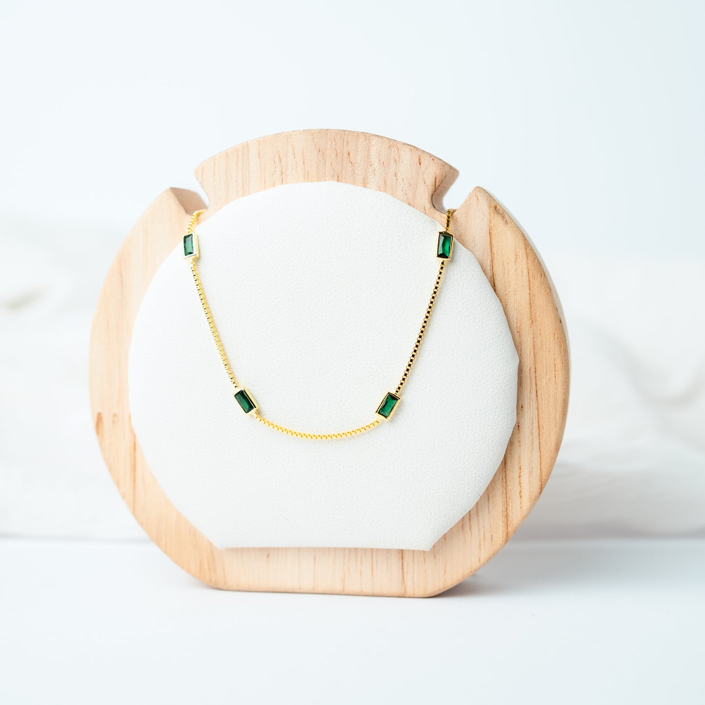 Collar circones verdes bañado en oro