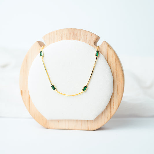 Collar circones verdes bañado en oro