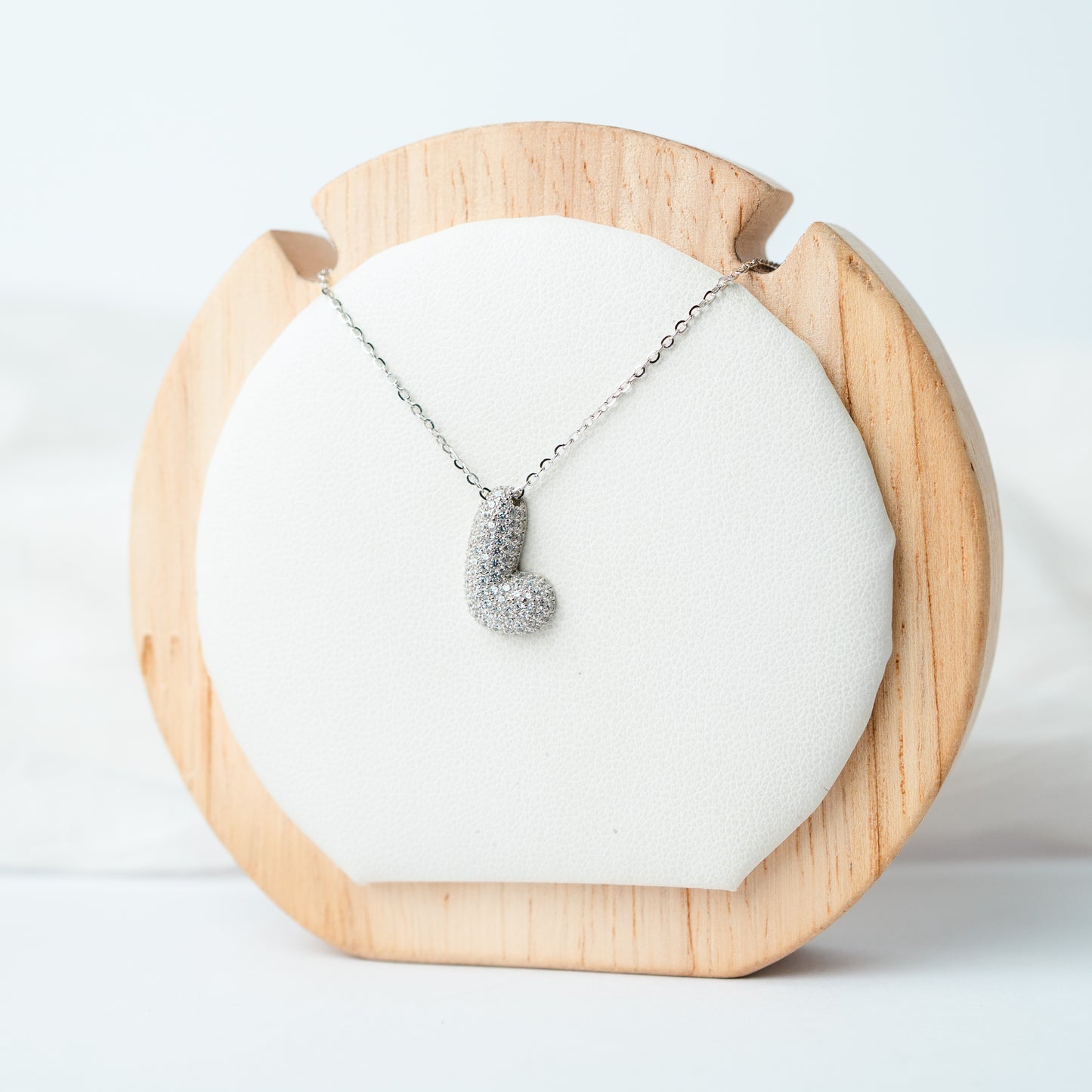 Collar letra L