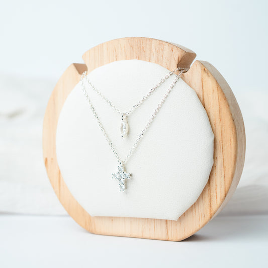 Collar doble de cruz y circón