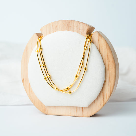 Collar triple esferas bañado en oro