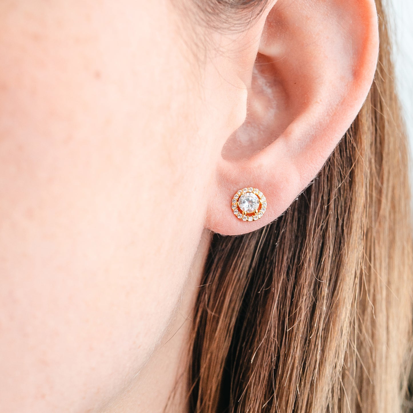 Aros pegados circones bañado en oro