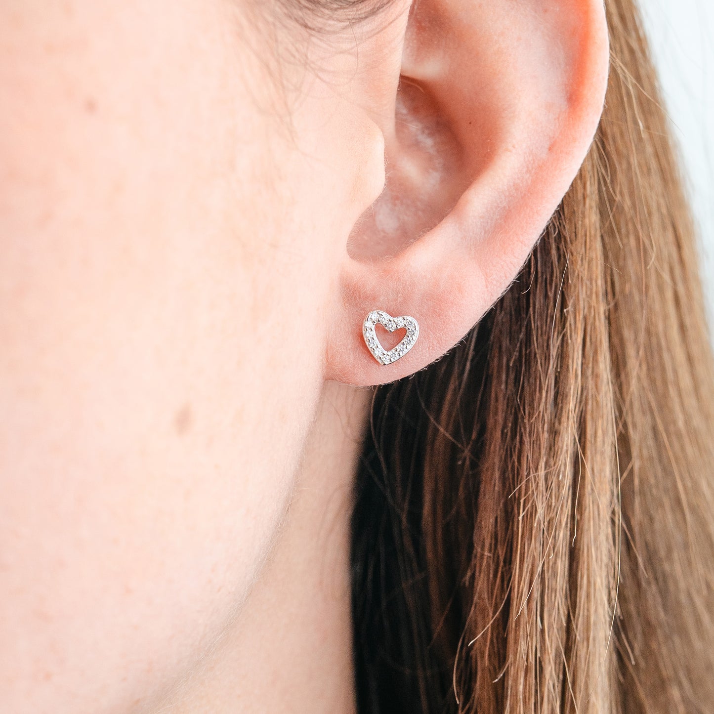 Aros pegados corazón circones cierre pelotita