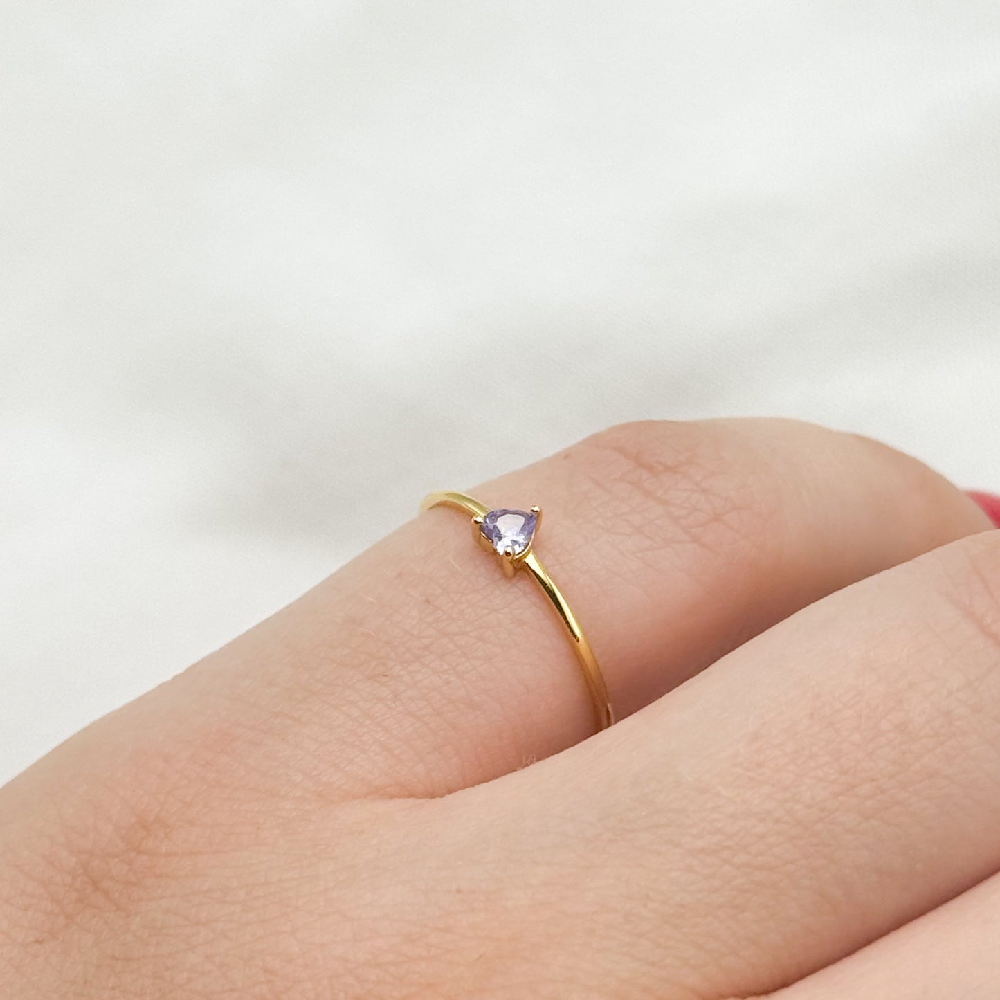 Anillo ajustable corazón circón morado bañado en oro