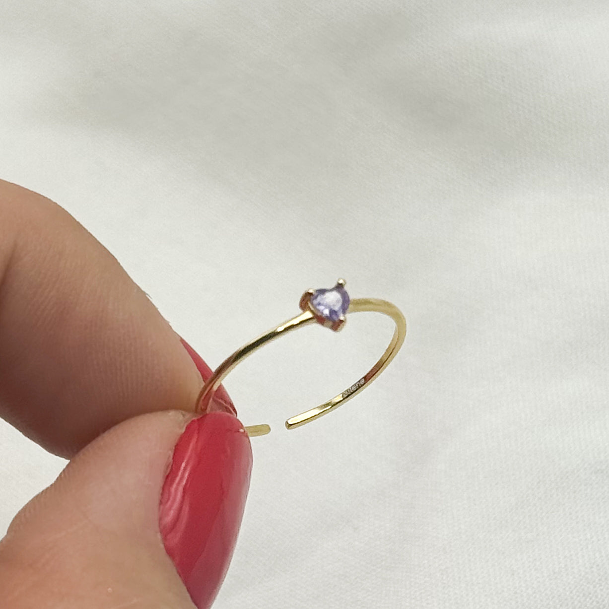 Anillo ajustable corazón circón morado bañado en oro