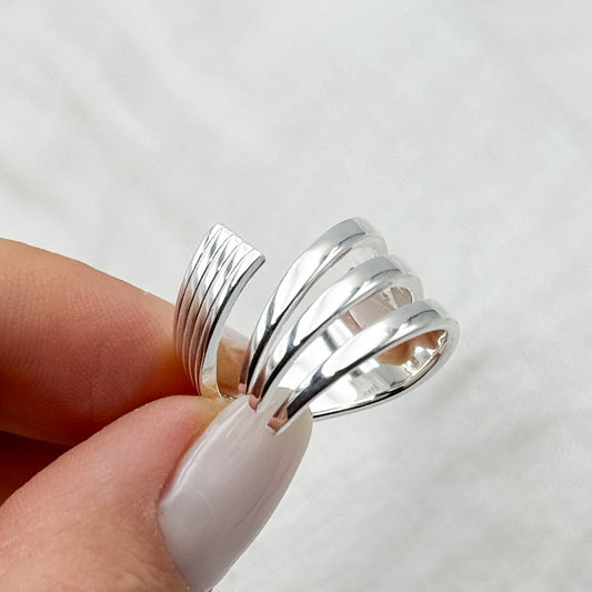 Anillo ajustable irregular lineas